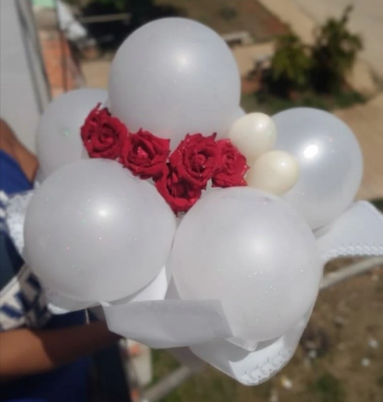 "Nube de Rosas" Astra Bloom 🎈🌹's foto | Floristería Astra Bloom |  BizneCubano